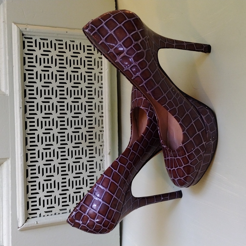 Joan & David size 7½ faux croc print heel brown & violet